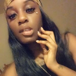 Meet your Posher, Monique